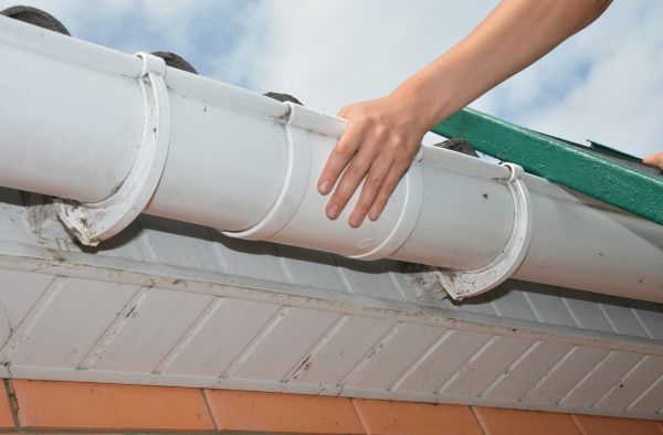 Gutter Reattachment in Buckeye